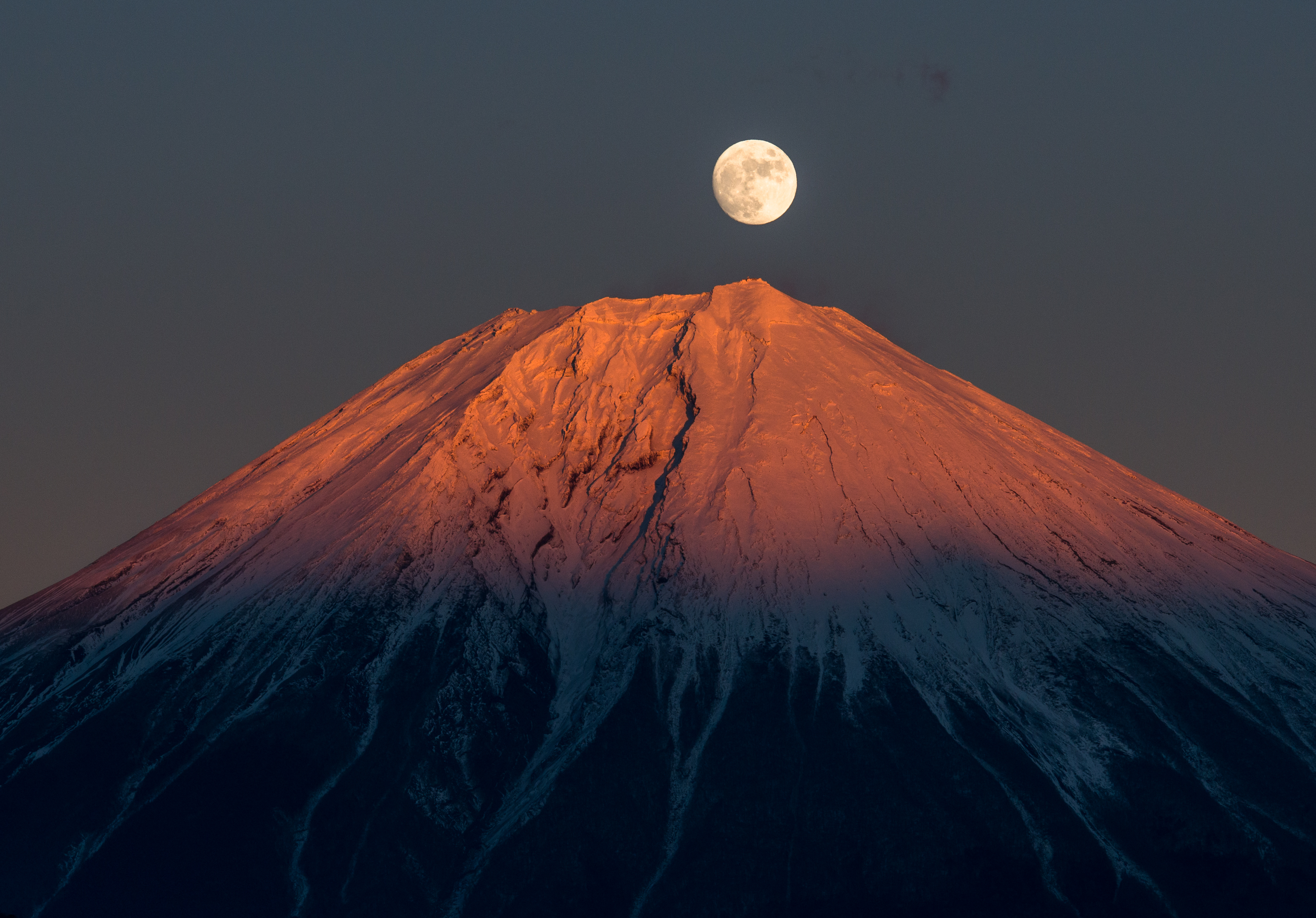 Mt. Fuji and UFO clouds -Japan 富士山と吊るし雲 | Foundation